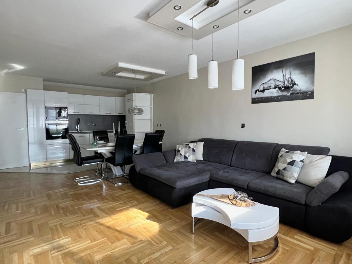 Apartment Flower House 6 *